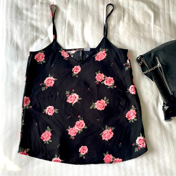 H&M Tops - ❌SoldH&M divided spaghetti shoulder straps top•UK:6•Euro:34•Fabric:100%Cotton•